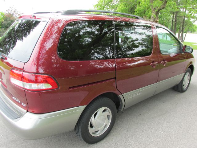 Toyota Sienna 2002 photo 4