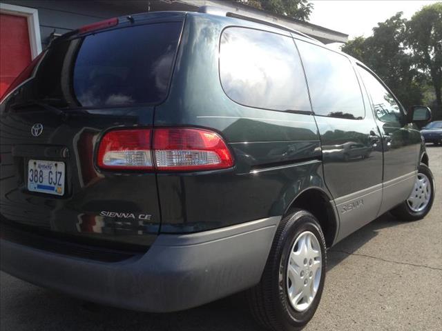 Toyota Sienna 2002 photo 3