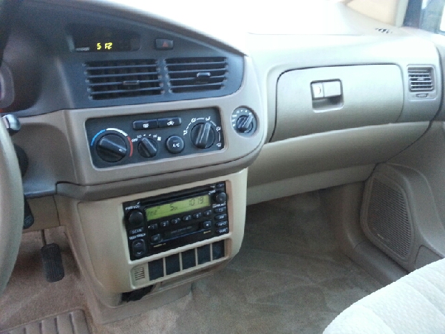 Toyota Sienna 2002 photo 2