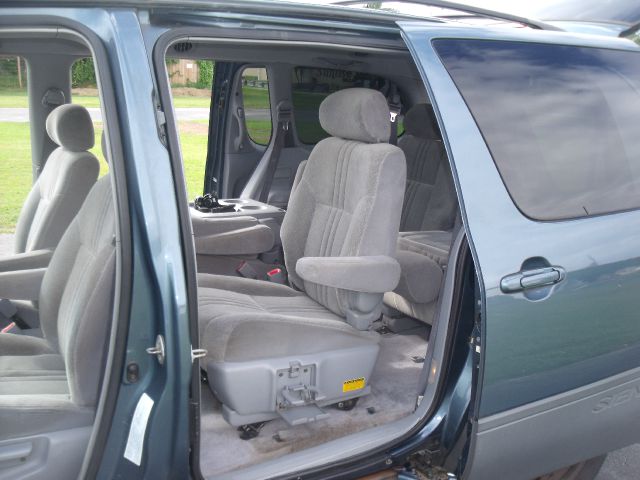 Toyota Sienna 2003 photo 2