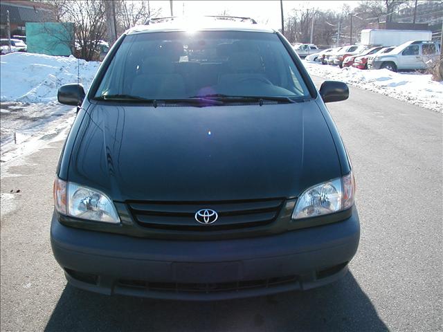 Toyota Sienna 2003 photo 1