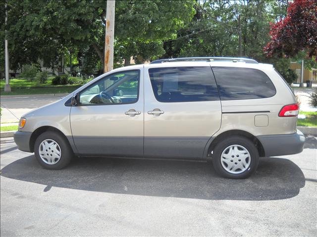 Toyota Sienna 2003 photo 3