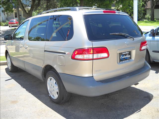Toyota Sienna 2003 photo 1