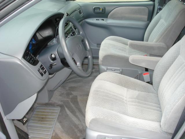 Toyota Sienna 2003 photo 1