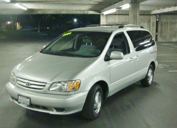 Toyota Sienna 2003 photo 2