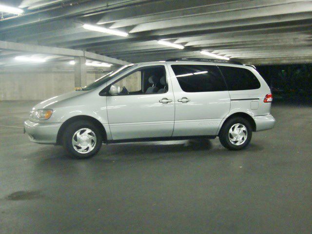 Toyota Sienna 2003 photo 3