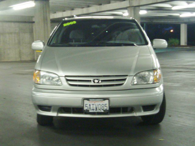 Toyota Sienna 2003 photo 4
