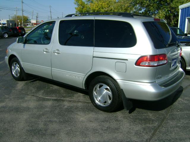 Toyota Sienna 2003 photo 1