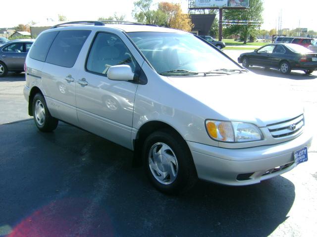 Toyota Sienna 2003 photo 3