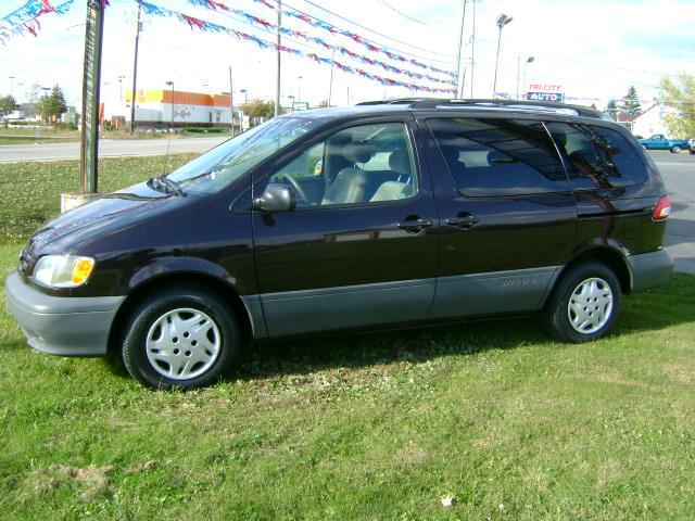 Toyota Sienna 2003 photo 1