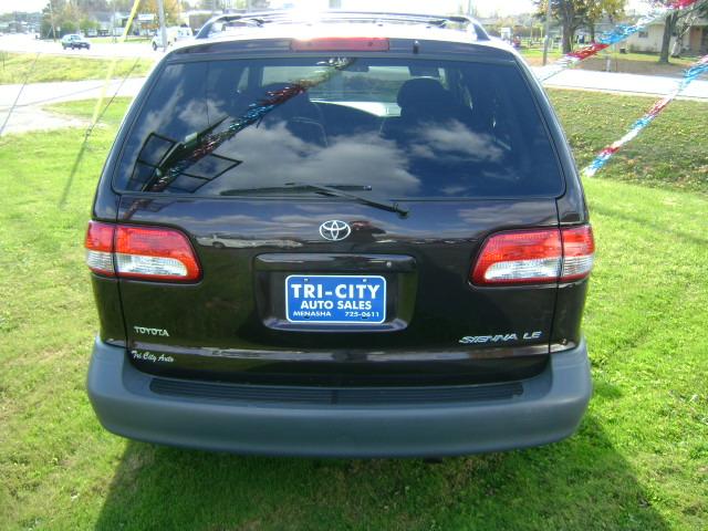 Toyota Sienna 2003 photo 3