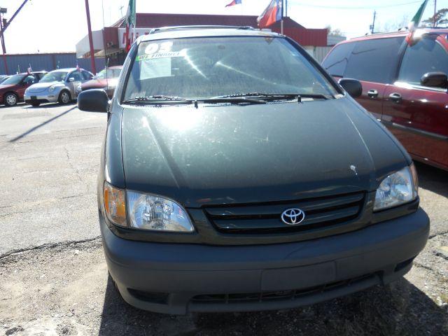 Toyota Sienna 2003 photo 1