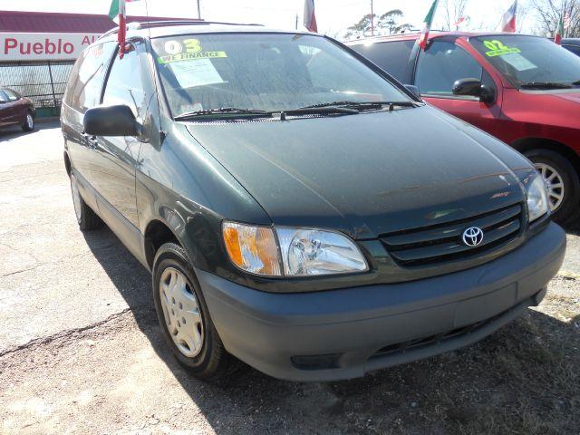 Toyota Sienna 2003 photo 2