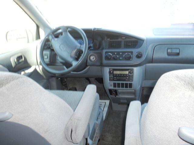 Toyota Sienna 2003 photo 3