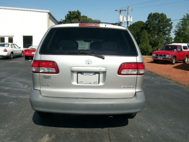 Toyota Sienna 2003 photo 1