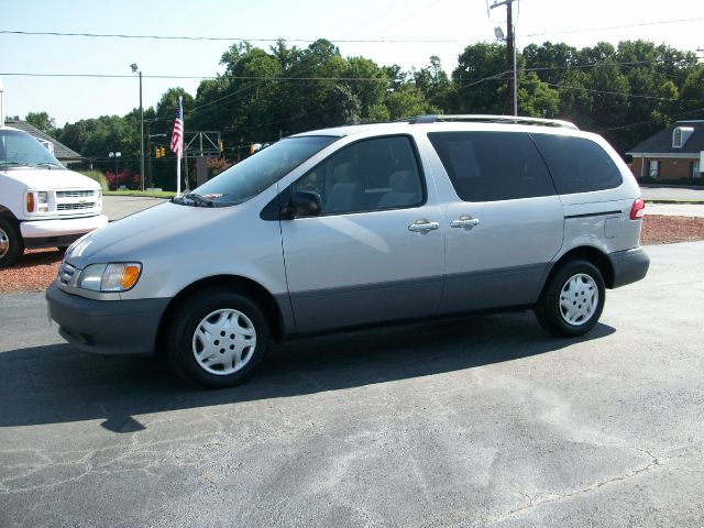 Toyota Sienna 2003 photo 4