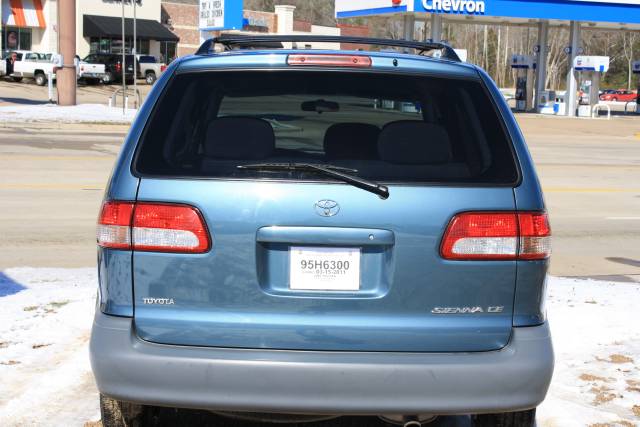 Toyota Sienna 2003 photo 2