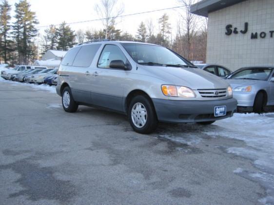 Toyota Sienna 2003 photo 1
