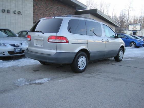 Toyota Sienna 2003 photo 3