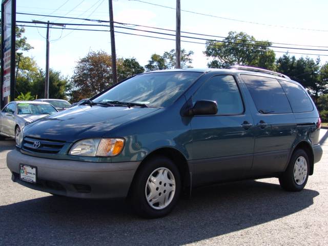 Toyota Sienna SEL Sport Utility 4D MiniVan