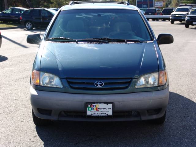Toyota Sienna 2003 photo 1