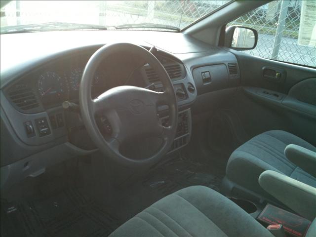 Toyota Sienna 2003 photo 1