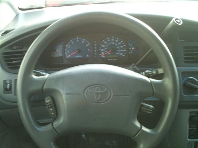 Toyota Sienna 2003 photo 2