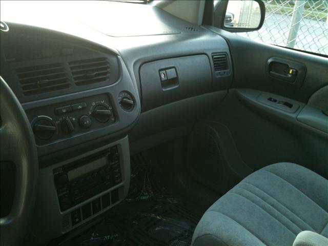 Toyota Sienna 2003 photo 3