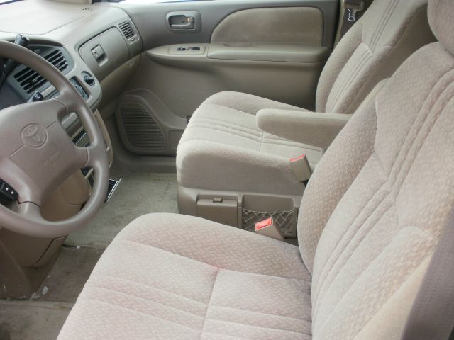 Toyota Sienna 2003 photo 2