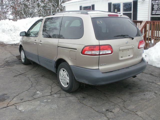 Toyota Sienna 2003 photo 3