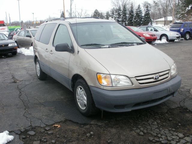 Toyota Sienna 2003 photo 4