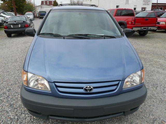 Toyota Sienna 2003 photo 1
