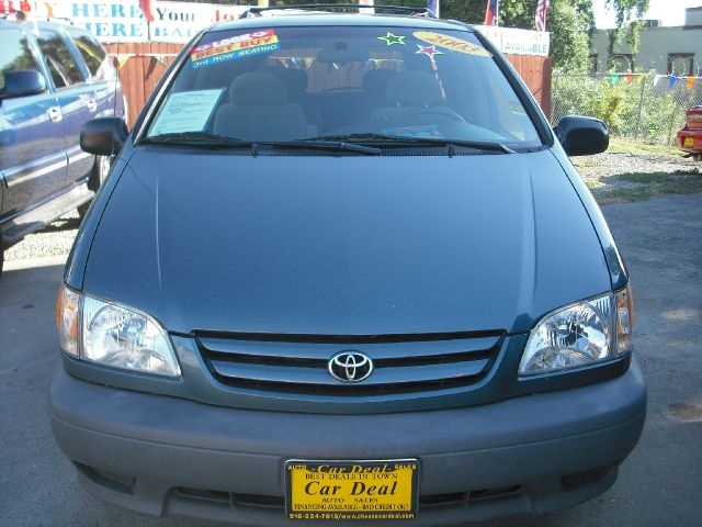 Toyota Sienna 2003 photo 3