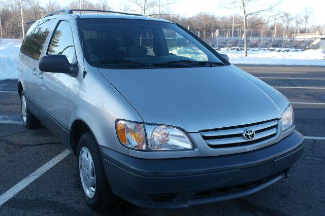 Toyota Sienna 2003 photo 4