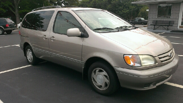 Toyota Sienna 2003 photo 1
