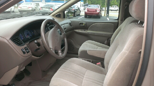 Toyota Sienna 2003 photo 2