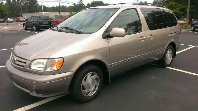 Toyota Sienna 2003 photo 3