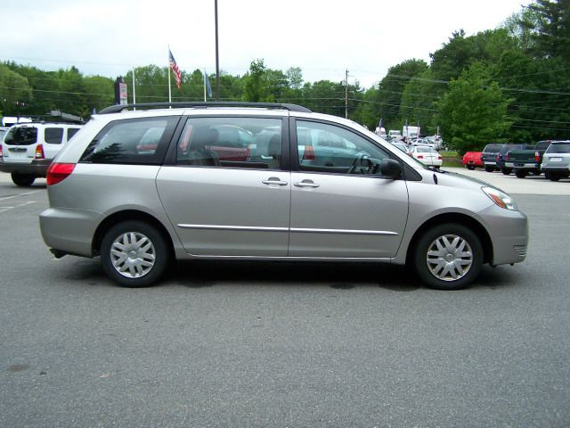 Toyota Sienna 2004 photo 1