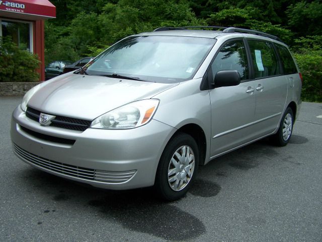 Toyota Sienna 2004 photo 2