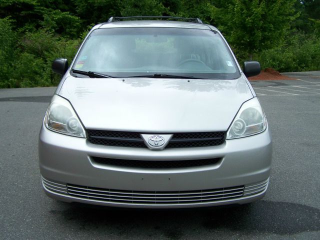 Toyota Sienna 2004 photo 3