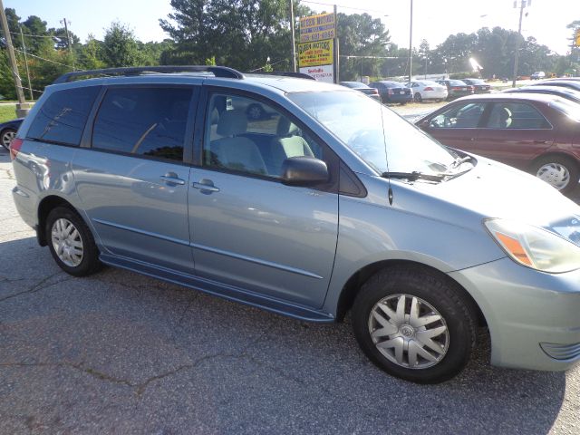 Toyota Sienna 2004 photo 2