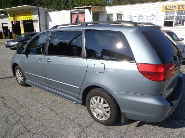 Toyota Sienna 2004 photo 3