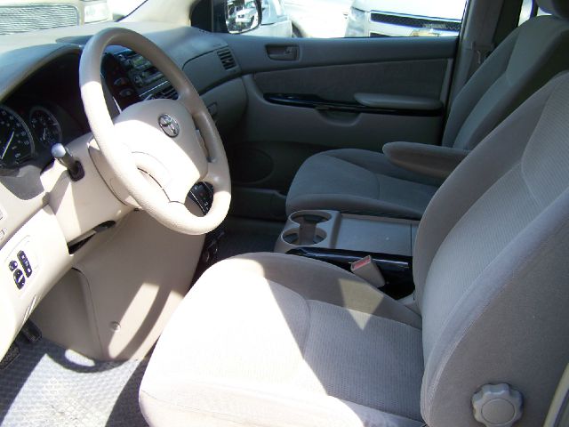 Toyota Sienna 2004 photo 2