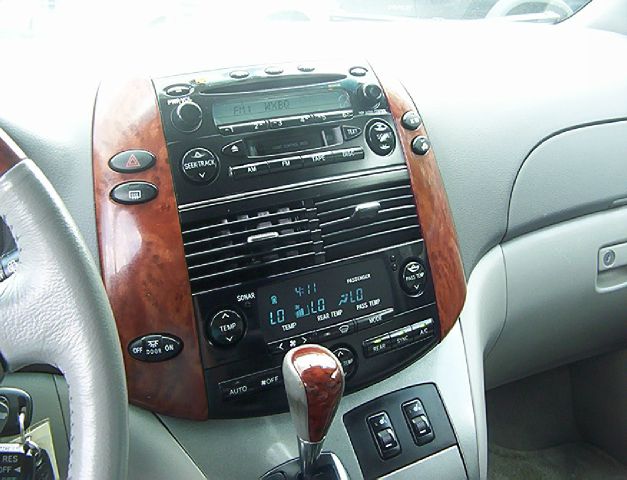 Toyota Sienna 2004 photo 1