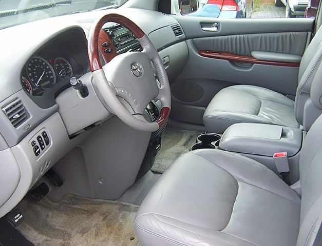 Toyota Sienna 2004 photo 4