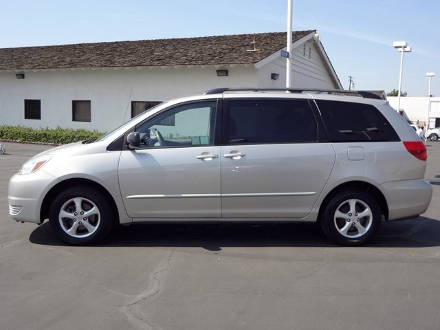 Toyota Sienna 2004 photo 1
