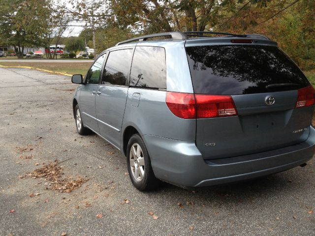 Toyota Sienna 2004 photo 1