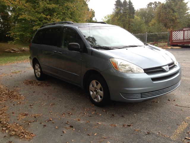 Toyota Sienna 2004 photo 3