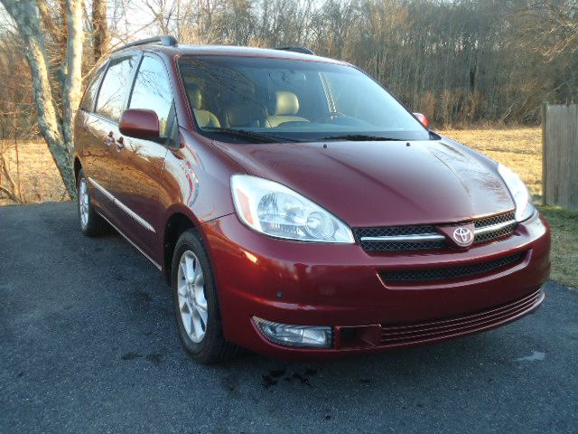 Toyota Sienna 2004 photo 2