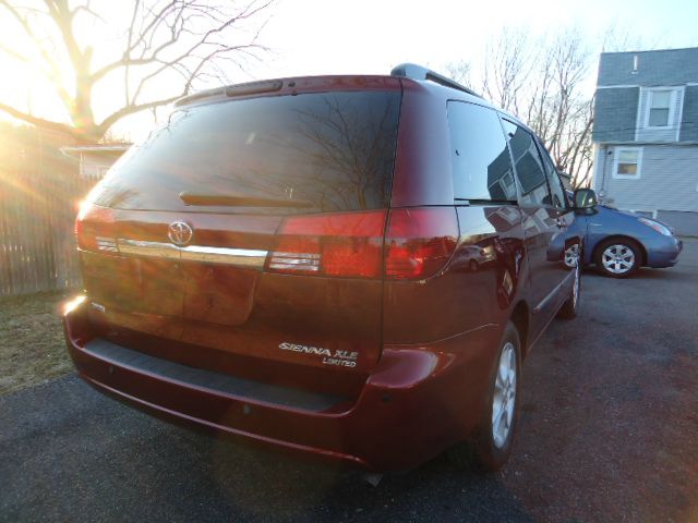 Toyota Sienna 2004 photo 3